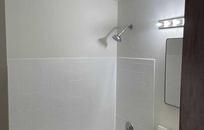 1 bed, 1 bath, 600 sqft, $1,600, Unit Lower North