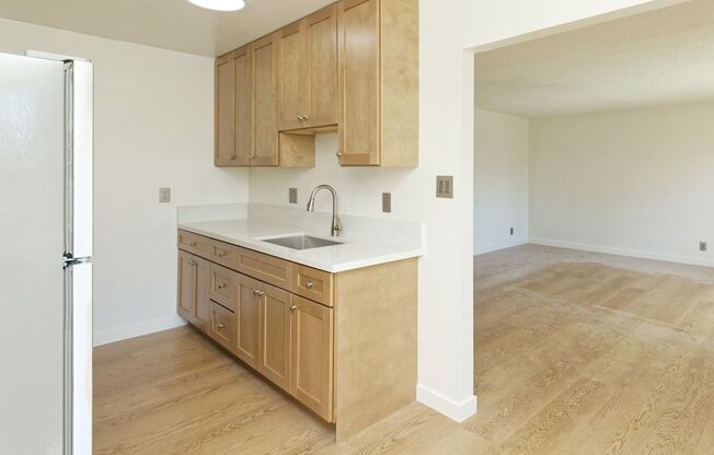 2 beds, 1 bath, 800 sqft, $2,450, Unit 10