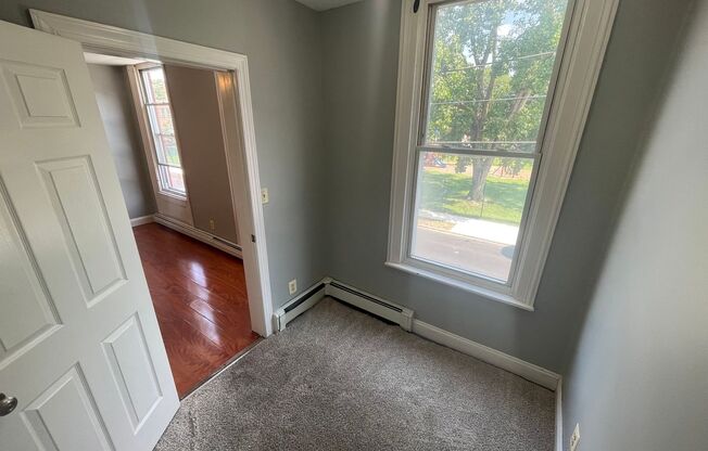 1 bed, 1 bath, $1,050, Unit Unit 2