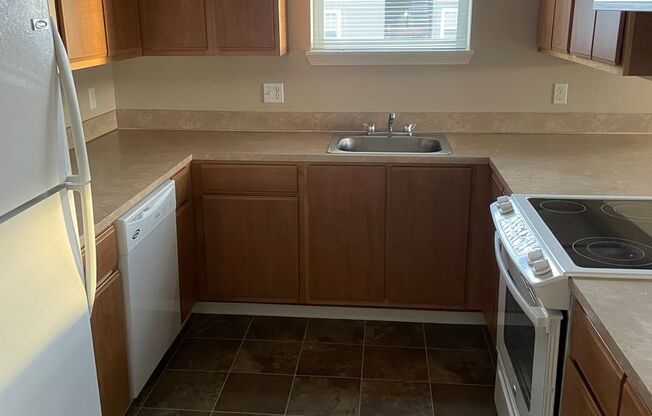 3 beds, 2 baths, 1,180 sqft, $1,795, Unit 1684-301