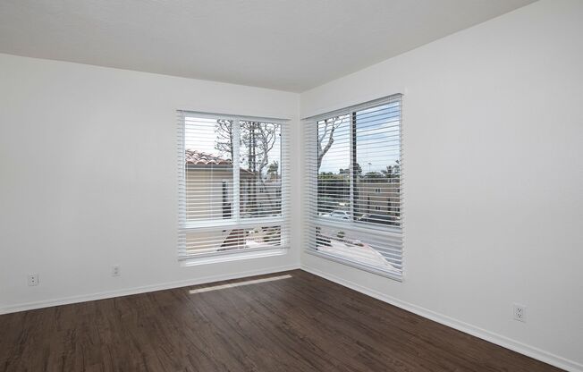 2 beds, 2 baths, 987 sqft, $2,895, Unit 40-10