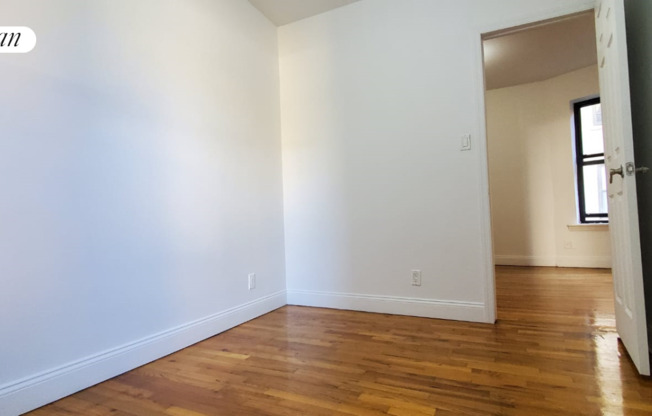 3 beds, 1 bath, $3,149, Unit 8F