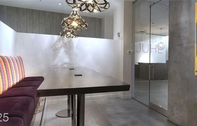 1 bed, 2 baths, $2,977, Unit Juhl Highrise