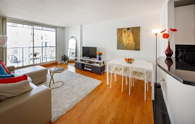 1 bed, 1 bath, 663 sqft, $3,400, Unit 1027
