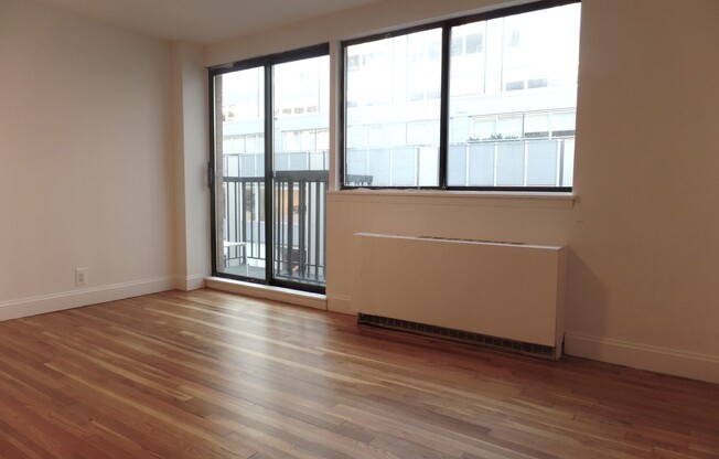 3 beds, 1 bath, $5,000, Unit 6f