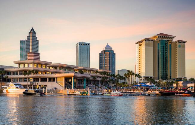 Sun-drenched views of downtown Tampa place Modera Encore moments from waterfront dining, cultural venues, and the vibrant energy of the Riverwalk.