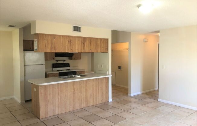 2 beds, 2 baths, $1,395, Unit 38212 7th Ave