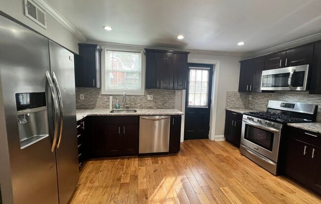 Charming 3 BR/2 BA Townhome in Deanwood!