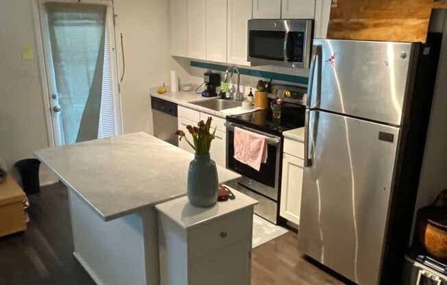 1 bed, 1 bath, $1,400, Unit #20