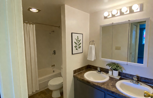 2 beds, 1 bath, 830 sqft, $1,350, Unit C09