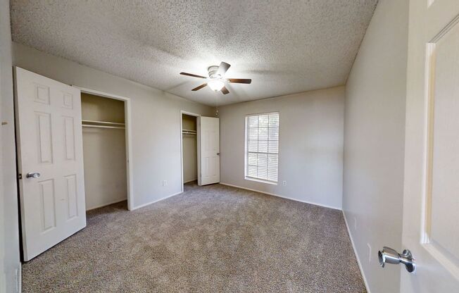 2 beds, 1 bath, 905 sqft, $1,100