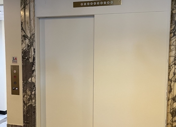 Studio, 1 bath, 350 sqft, $2,300, Unit 34