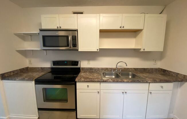 1 bed, 1 bath, 500 sqft, $895, Unit 3041 Belden Street