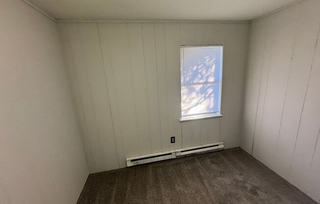 3 beds, 1 bath, $1,000