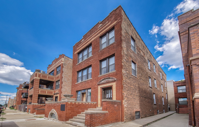 2316 W AUGUSTA BLVD