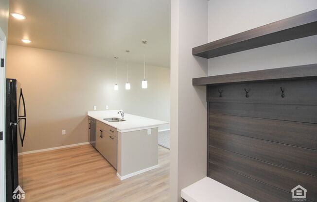 1 bed, 1 bath, 758 sqft, $1,145, Unit 5521-5235