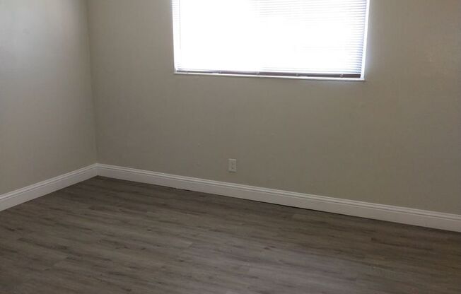 2 beds, 1 bath, 875 sqft, $1,550, Unit 04