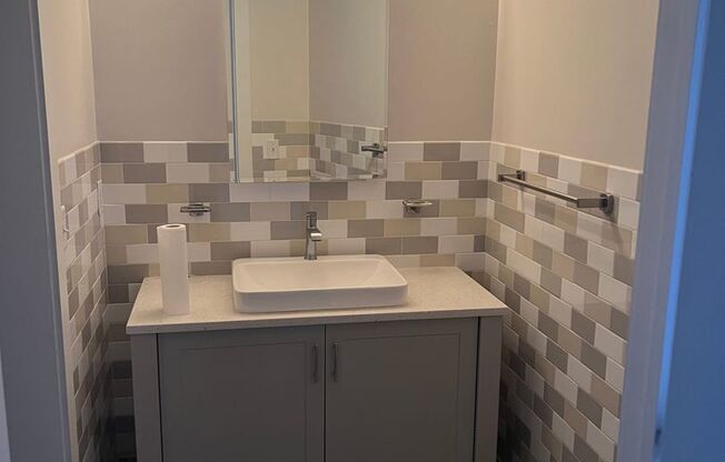 Studio, 1 bath, 719 sqft, $1,565, Unit 403