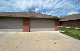 3 bed 2 Bath 2 Car Garage In Moore Schools!