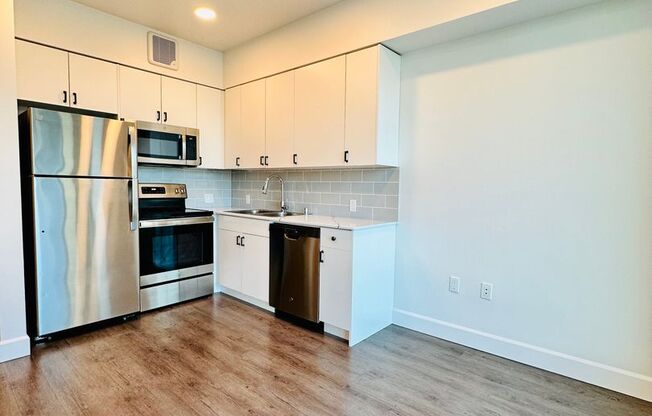 Studio, 1 bath, 327 sqft, $1,550, Unit 410-304