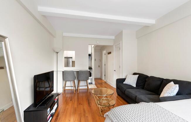 Studio, 1 bath, $2,700, Unit 11R