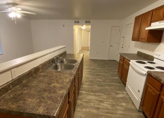 2 beds, 1 bath, 750 sqft, $1,000