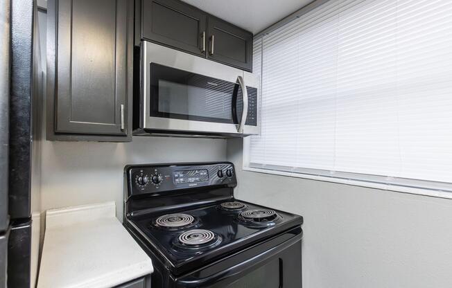 1 bed, 1 bath, 628 sqft, $877