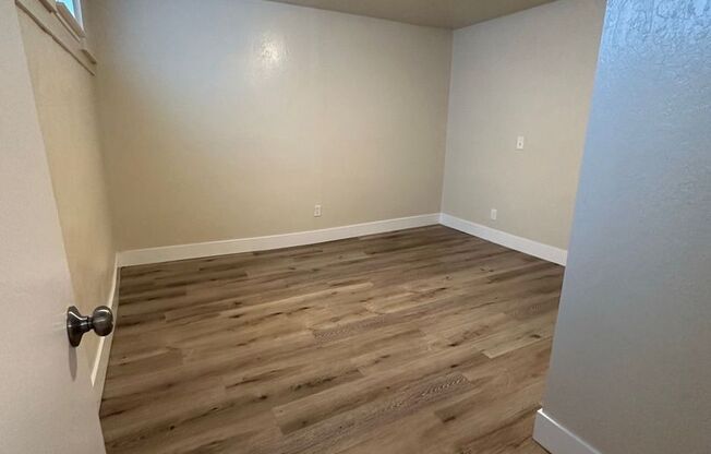 2 beds, 1 bath, $1,185, Unit 1154 #2 (Bottom Unit)