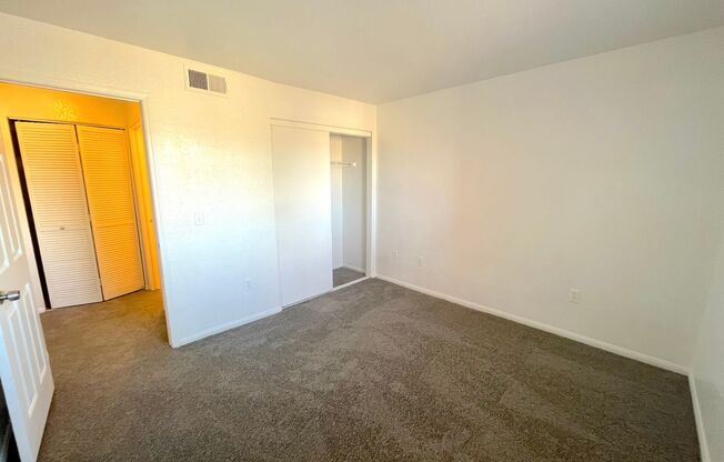 2 beds, 2 baths, $1,050, Unit UNIT 2113