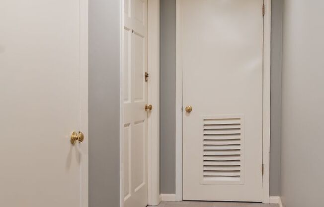 Private Renovated English Basement w/Shared Patio Steps to Dupont