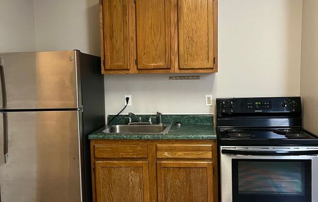 Studio, 1 bath, 320 sqft, $755, Unit 15