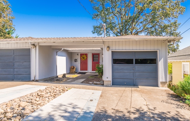 2BD/1.5BTH John's Landing Home with a View!