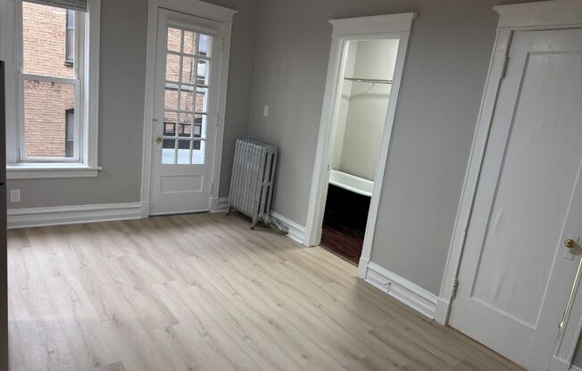 Studio, 1 bath, 300 sqft, $1,195, Unit #209