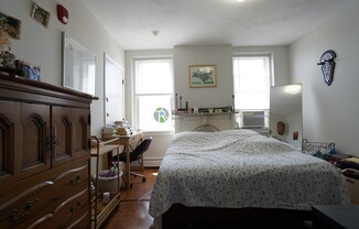 722 E 6 ST