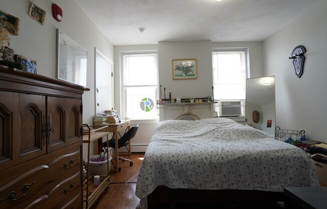 722 E 6 ST