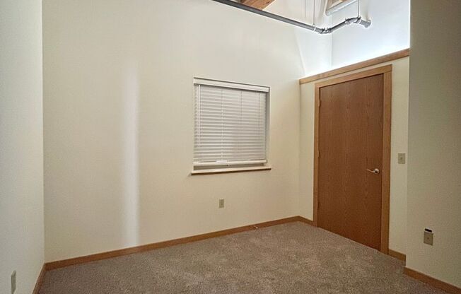 2 beds, 1 bath, 864 sqft, $1,750, Unit 212