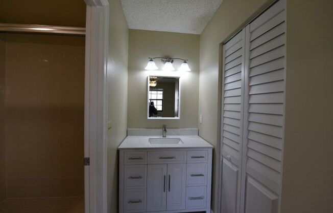 3 beds, 2 baths, $3,000, Unit # L 208