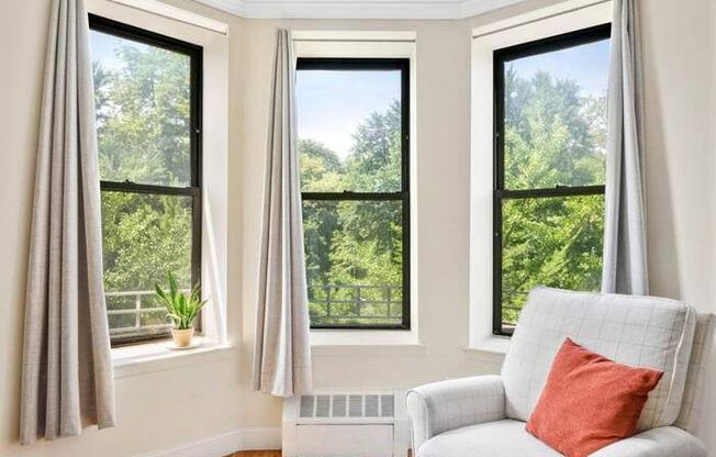 137 W 110 ST