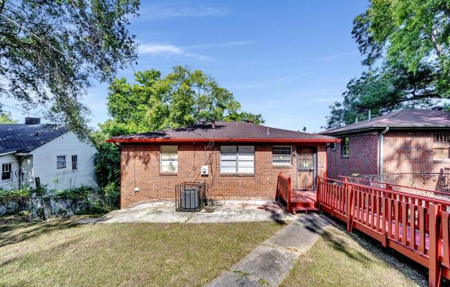 3 beds, 2 baths, 1,024 sqft, $1,050
