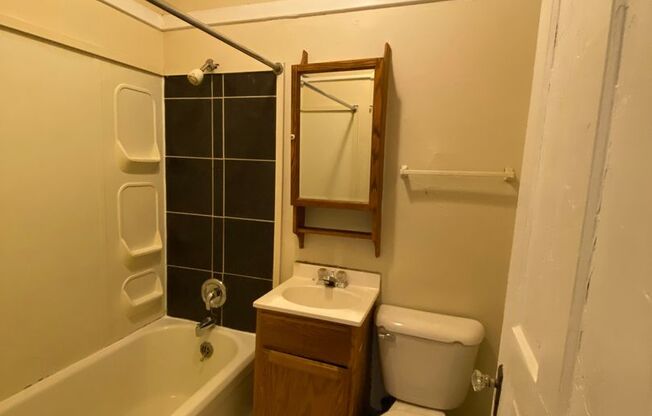 1 bed, 1 bath, $995, Unit 18