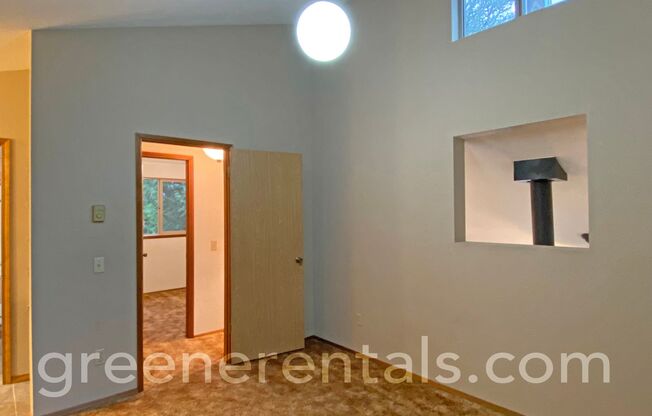 2 beds, 1 bath, $2,050