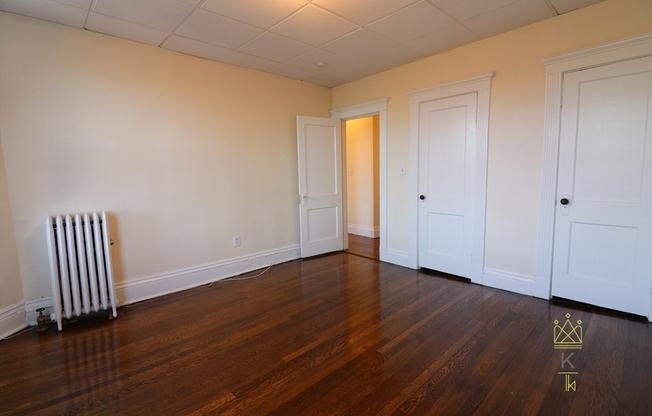 2 beds, 1 bath, $2,750, Unit 6