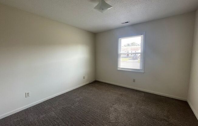 2 beds, 1 bath, $895