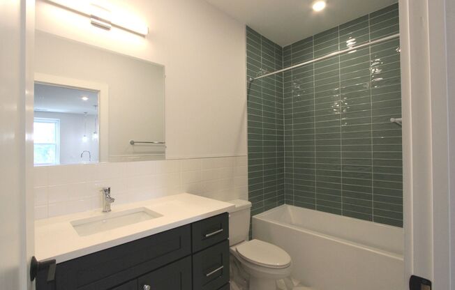 2 beds, 2 baths, 940 sqft, $1,735, Unit 302