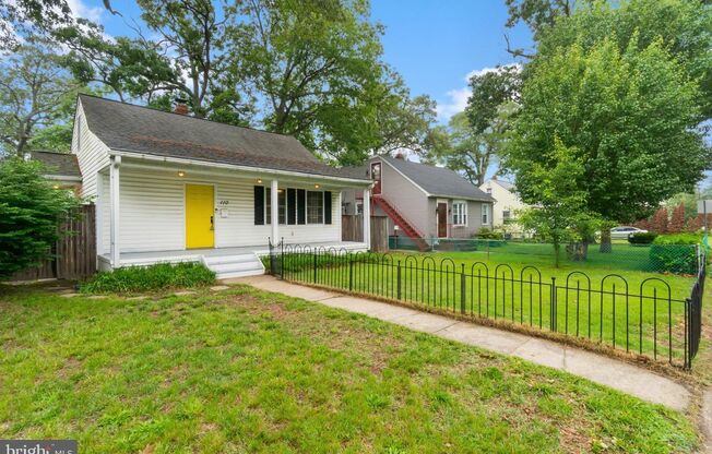 Welcome to 110 Greenway Street, the cutest 2bd 2bth cape cod!