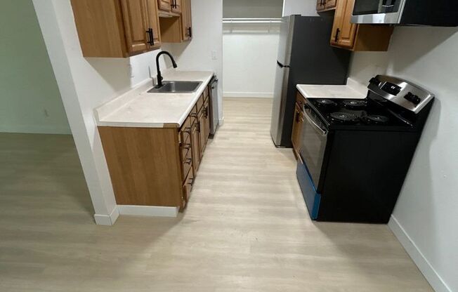 2 beds, 1 bath, 1,050 sqft, $995, Unit 215-302C