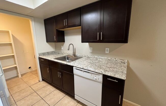 2 beds, 1 bath, 950 sqft, $1,299, Unit 106