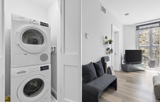 1 bed, 1.5 baths, 926 sqft, $3,975, Unit 309