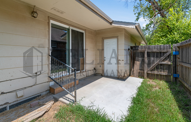 2203 S LORI LN