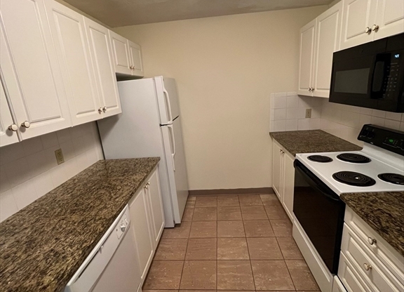 2 beds, 1 bath, 1,137 sqft, $3,300, Unit 301